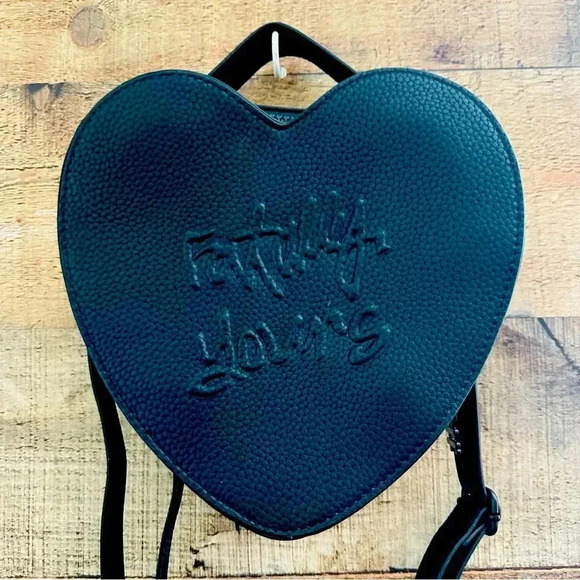 Sold Out Rare Melt Cosmetics Fatally Yours Heart Crossbody - Picture 3 of 9